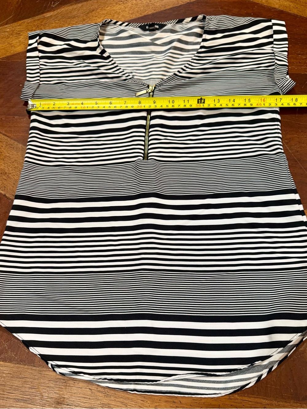 Express Striped Zip Front V-Neck Blouse Top Black White XS - Picture 8 of 11